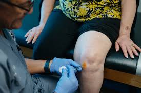An injection of rooster comb relieves knee pain