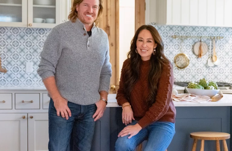 Complete Details About Candid Couple Joanna Gaines have Affair