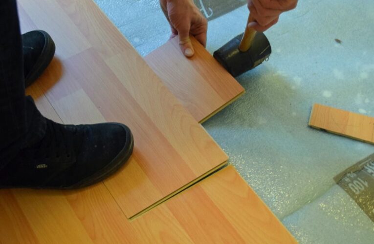 How to install laminate flooring on a wooden subfloor?