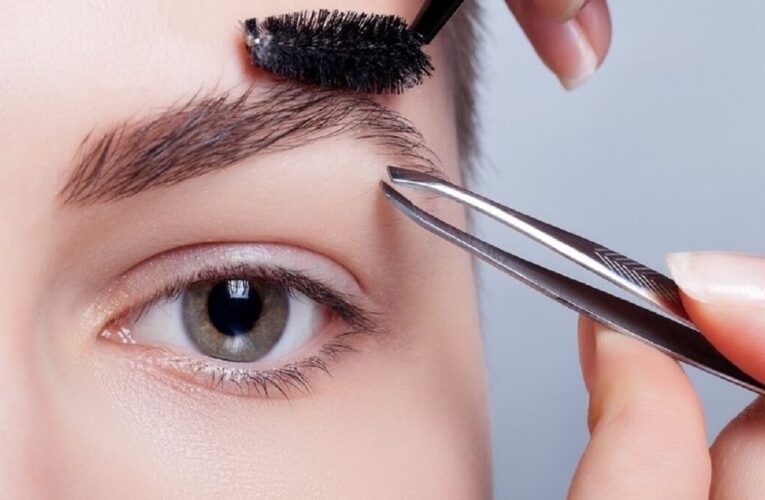 Most Effective Models of Eyebrow Tweezers in UK 2023