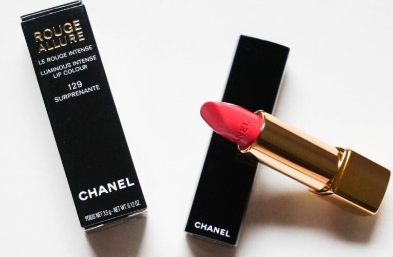 Gorgeous Pink Lipstick Packaging To Elevate Your Beauty Business